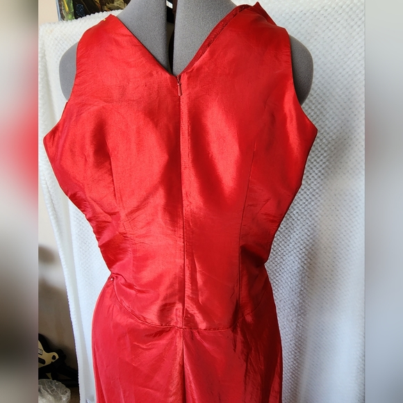 PENDING SALE MISS ANNE Size small 8 brilliant red satiny formal midi dress - Picture 7 of 9
